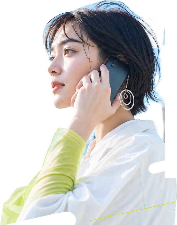 インサイドセールスAIツール Call Automatic のイメージ（青いブラウスの女性）